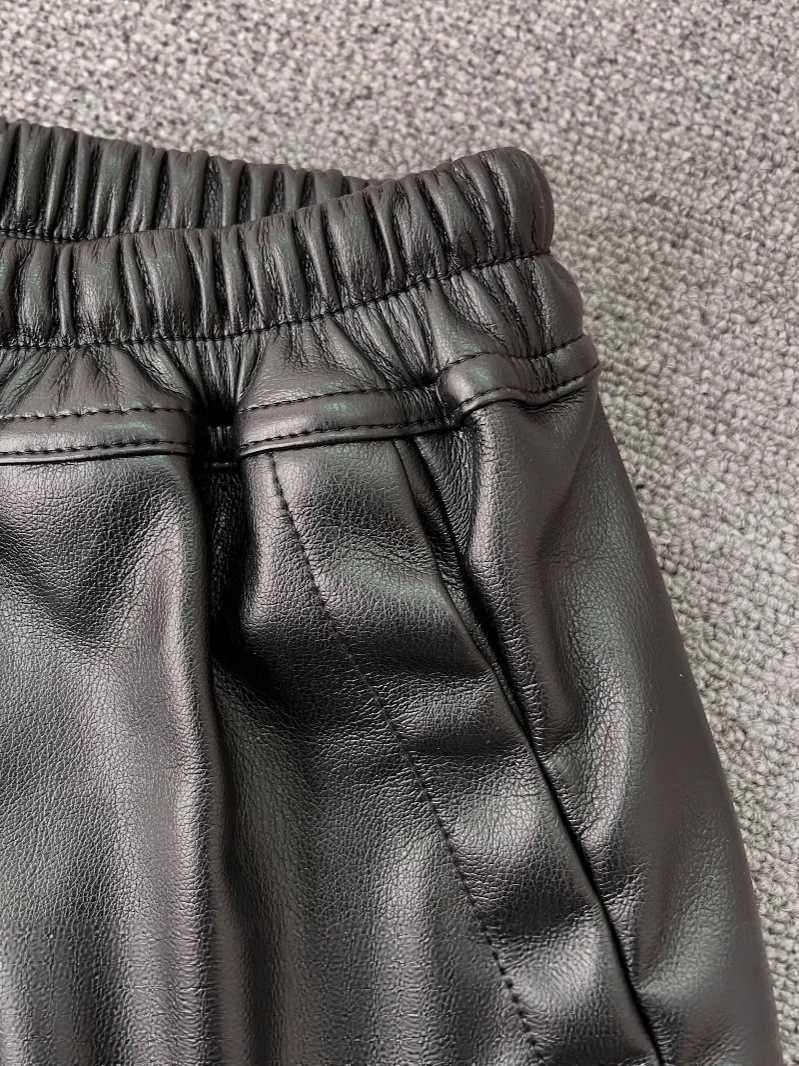 CONTRAST LEATHER SHORTS